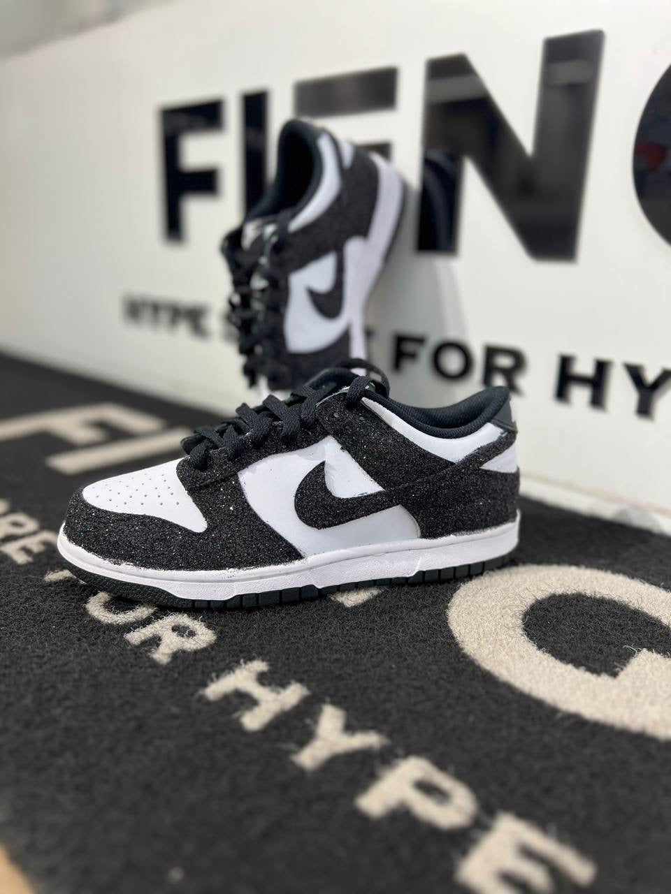 Dunk Low Panda “Glitter”
